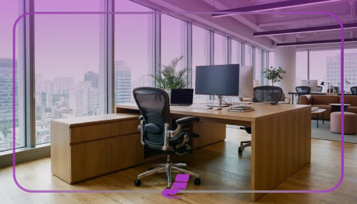 صندلی اداری ارگونومیک در یک محیط کاری مدرن و حرفه‌ای